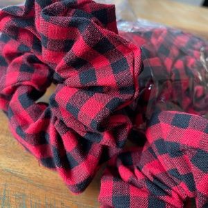 Beaupretty 4-pack of Plaid Hair Scrunchies NWT